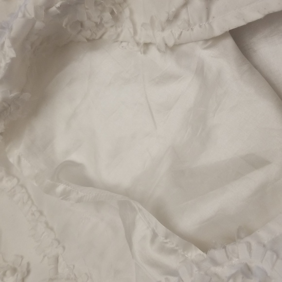 $5 ITEM. White detailed Will's River Co. Skirt. Size 4. MUST BUNDLE - Picture 8 of 8